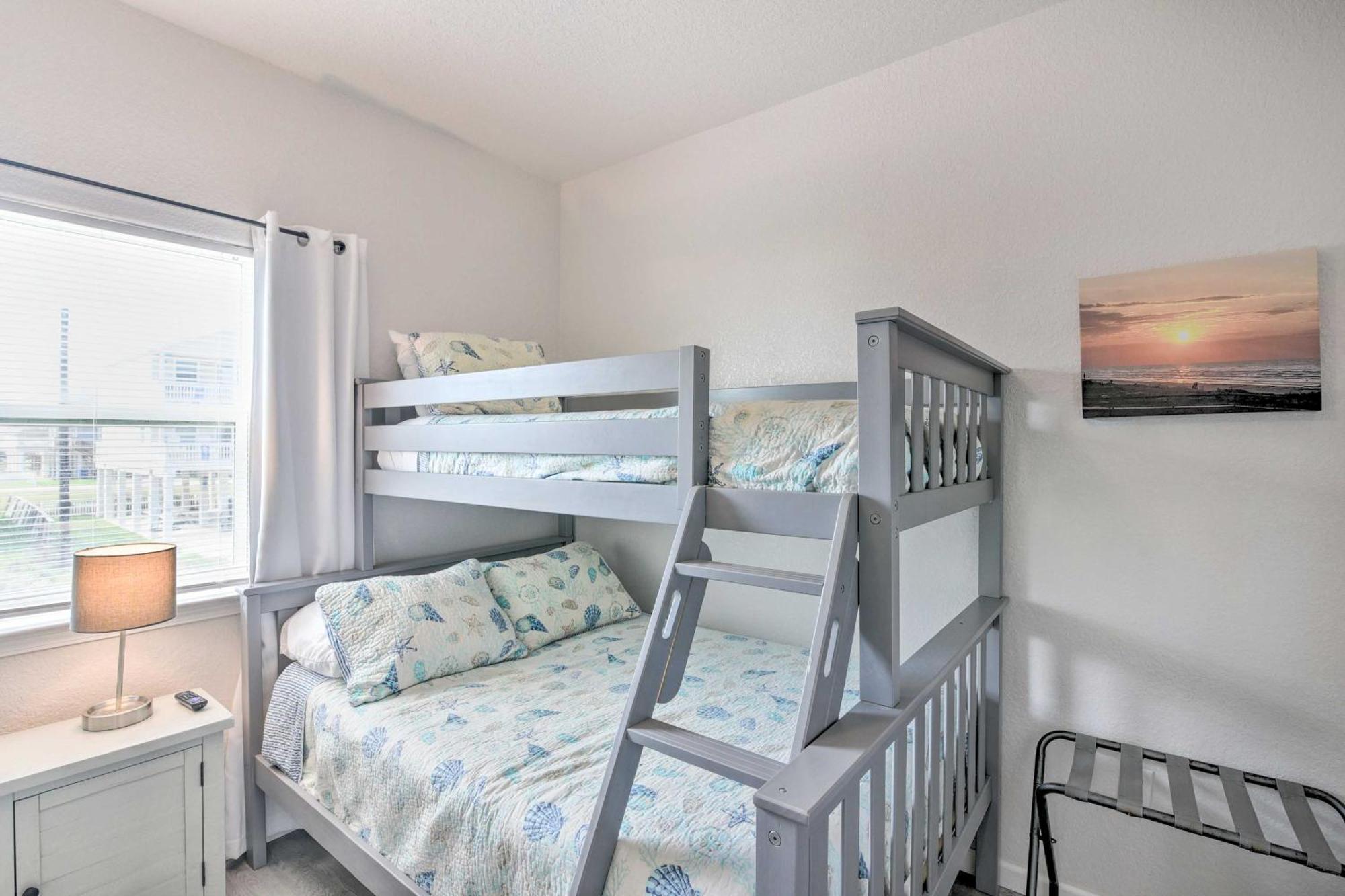Surfside Beach Retreat With Deck And Ocean Views エクステリア 写真